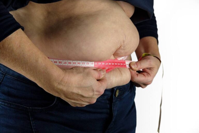 Warning Signs You’re Heading Towards Obesity: Early Symptoms, Health Risks & Effective Lifestyle Changes