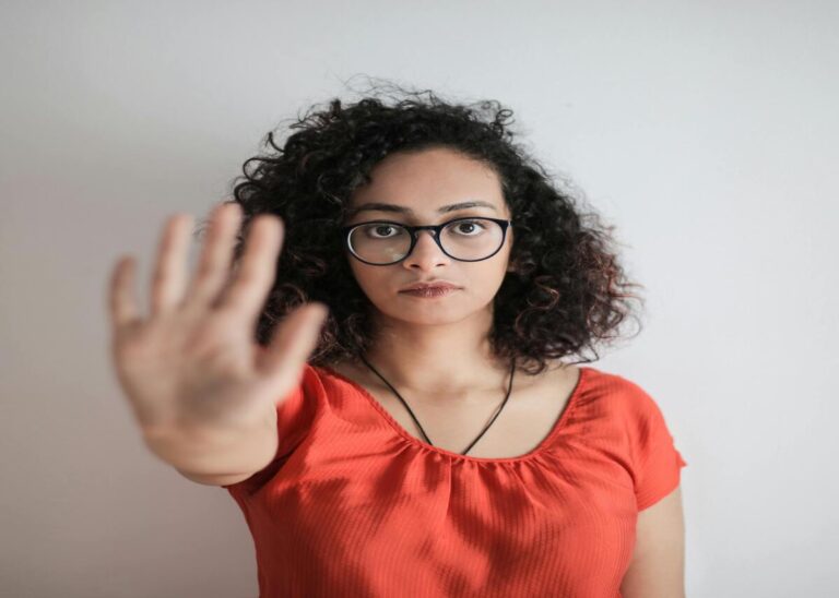 8 Healthy Ways To Set Boundaries In Your Relationship