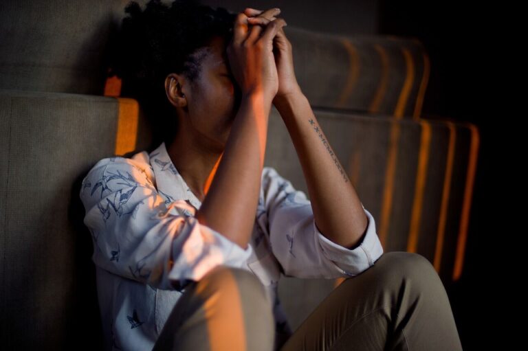 5 Clear Signs Your Body Is Telling You You’re Too Stressed and How to Respond