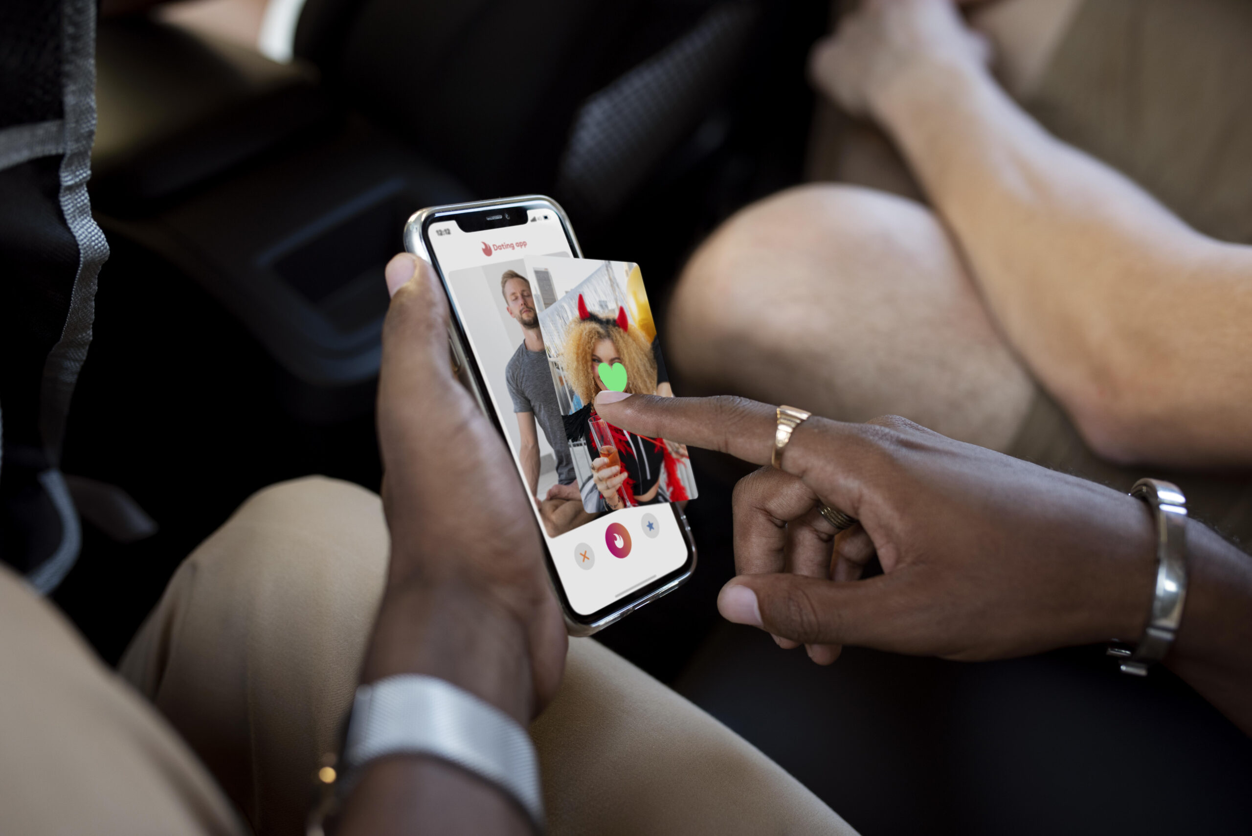 What to Write in a Dating Profile: Tips and Examples That Get Responses